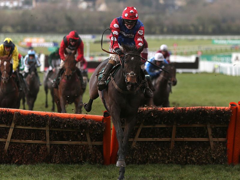 Salubrious stays on up the hill to take the Martin Pipe Conditional Jockeys' race