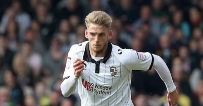 Jones pens new Valiants deal