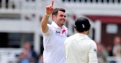 Botham backs Anderson record