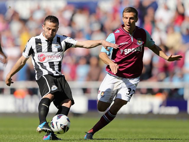 Yohan Cabaye battles with Gary O'Neil