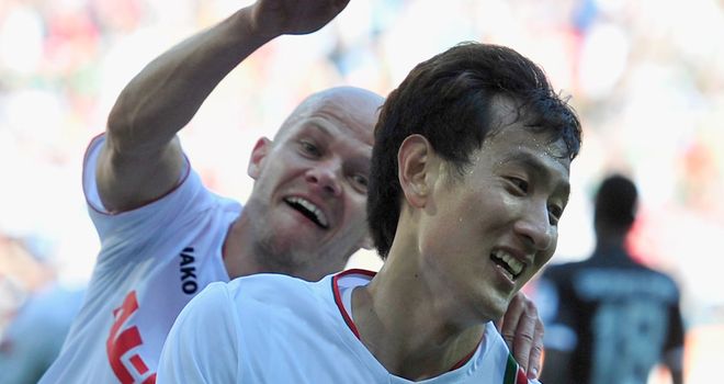 Dong Won Ji found the net for Augsburg