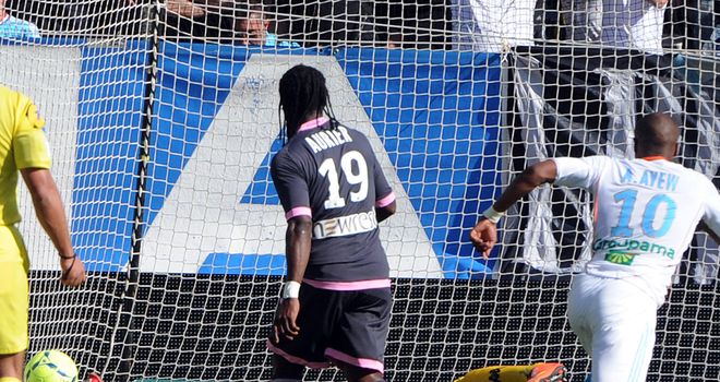 Andre Ayew (10) tucks away his opening goal for Marseille