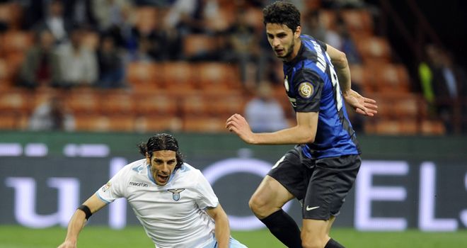 Andrea Ranocchia and Sergio Floccari compete for the ball