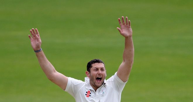 Tim Bresnan: Tied to Yorkshire until 2016