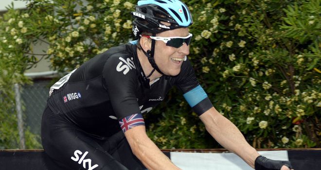 Bradley Wiggins crashed 6km from the finish and lost 1min 24secs