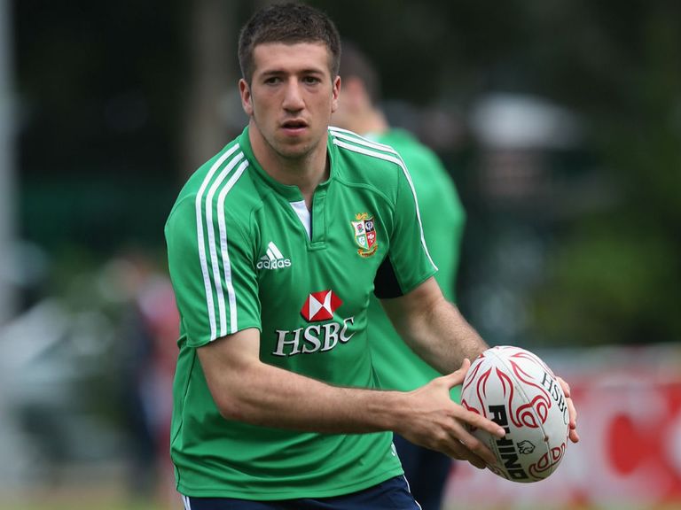 Justin Tipuric: Has a shoulder problem