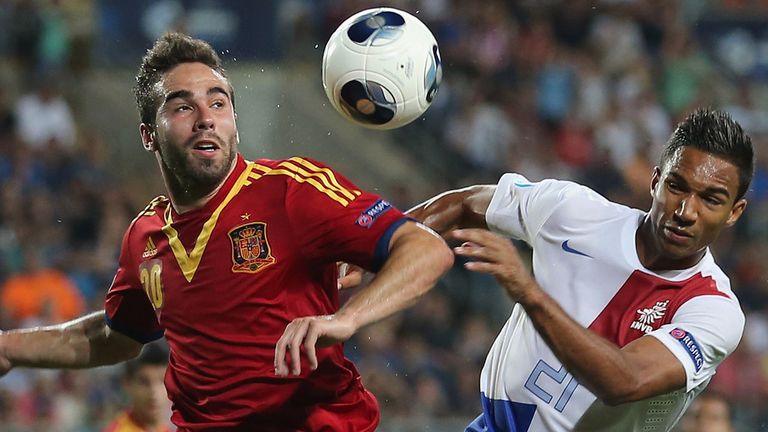 Danny Hoesen (r): Battles Spain's Daniel Carvajal for possession