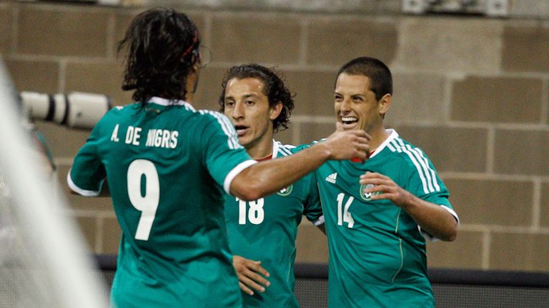 Javier Hernandez (r): Celebrates in Houston