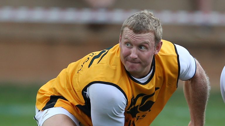 Jano Vermaak comes onto the Springboks bench
