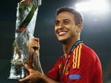 Thiago Alcantara: Spain skipper strongly linked with Manchester United