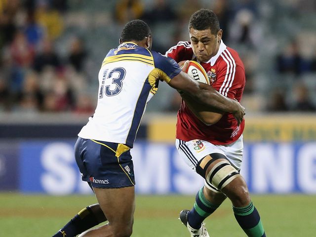 Toby Faletua attempts to get beyond Tevita Kuridrani