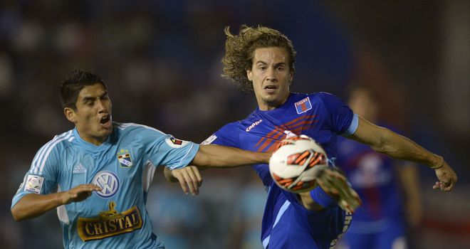 Football-lucas-orban-right-irven-avila-left_2960974