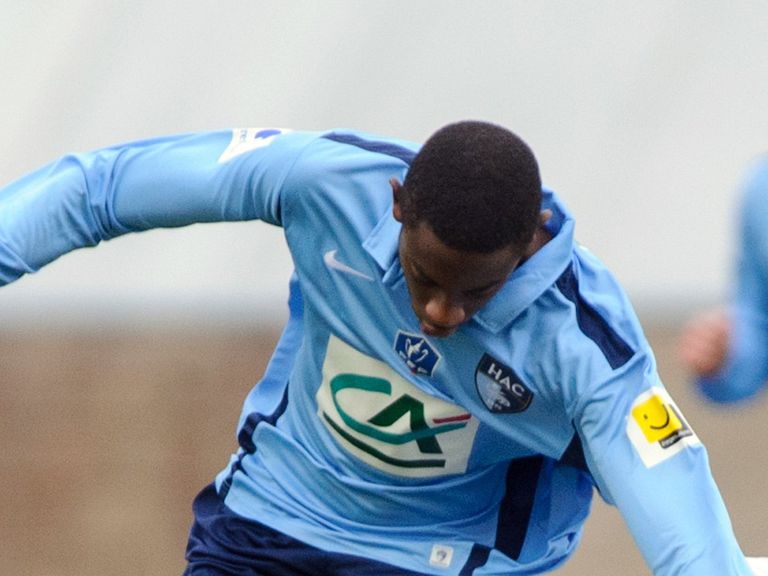 El Hadji Ba: Signs for Sunderland