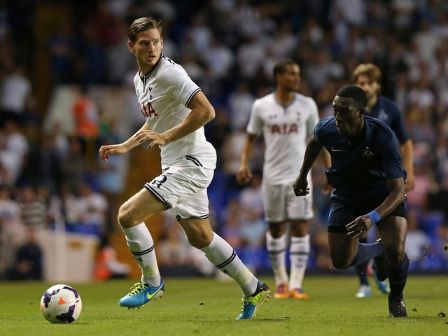 Jan Vertonghen in action for Tottenham.