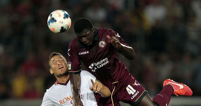 Alfred Duncan wins a header.