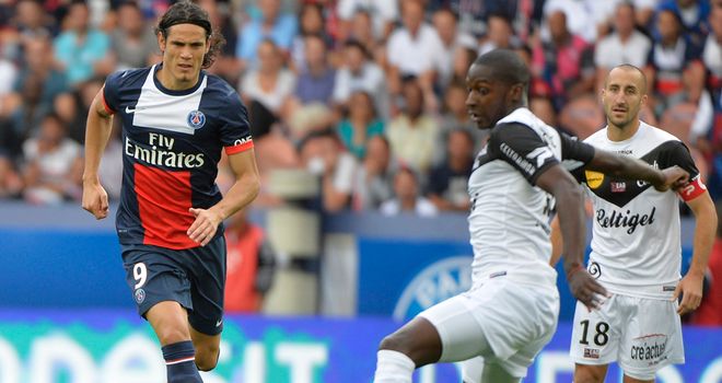 Edinson Cavani in action for PSG.