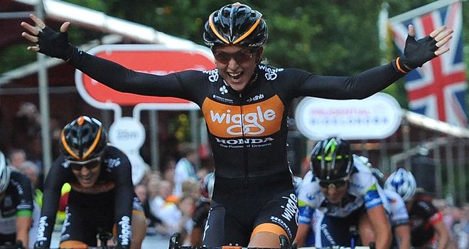 Laura Trott sprinted to victory on The Mall