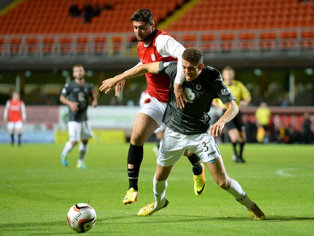 Nadir Ciftci battles it out with Aaron Sinclair