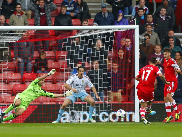 Jussi Jaaskelainen makes a superb save to deny Pablo Osvaldo
