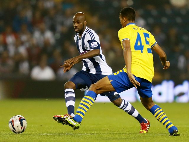 Youssouf Mulumbu plays the ball away from Isaac Hayden