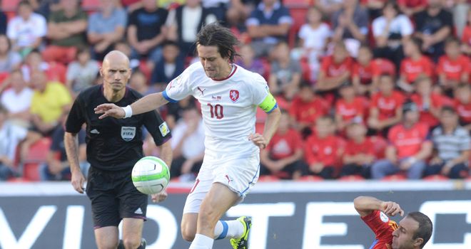 Tomas Rosicky: Is tackled by Artur Yedigaryan