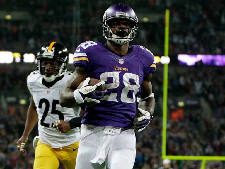 Adrian Peterson scores a TD for the Vikings