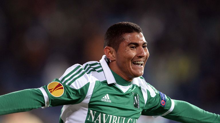 Juninho Quixada: Celebrates for the hosts against Dinamo Zagreb