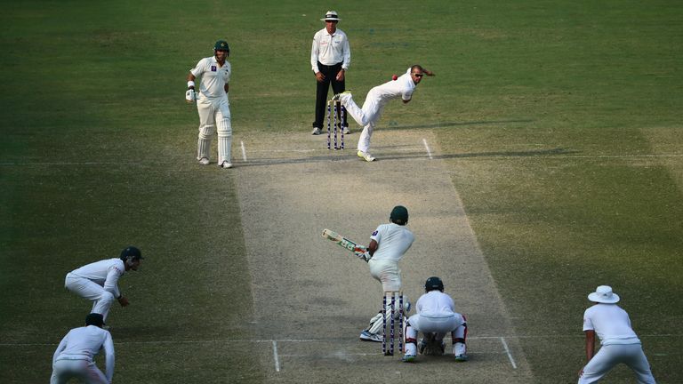 South Africa are chasing victory on day three against Pakistan