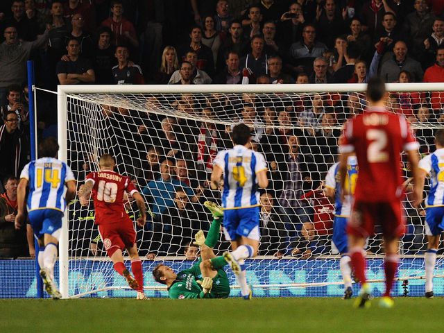 Henri Lansbury scores from the spot