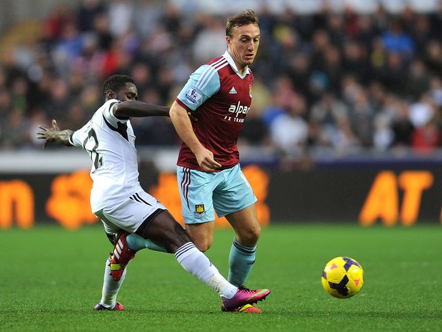 Mark Noble tries to get away from Nathan Dyer.