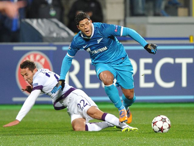 Marin Leovac and Hulk battle for the ball