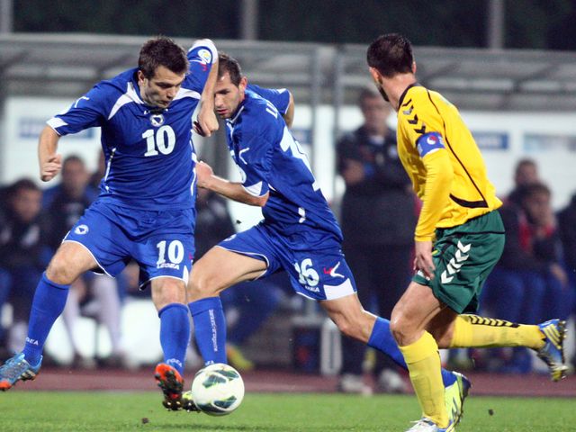 Zvjezdan Misimovic tries to get the better of Tadas Kijanskas