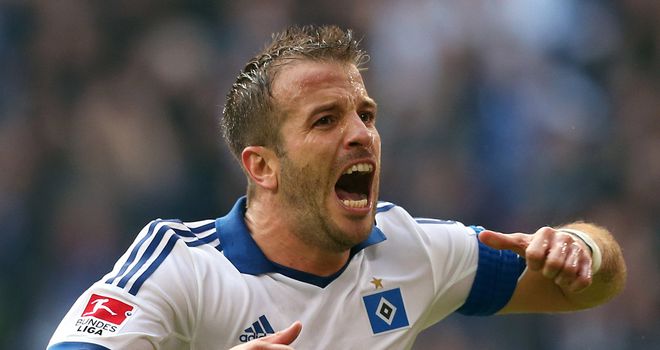 Rafael van der Vaart celebrates Hamburg's third equaliser of the afternoon