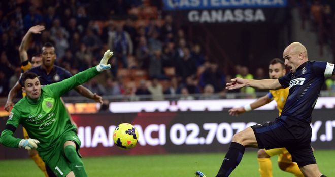 Esteban Cambiasso scoring Inter's third goal