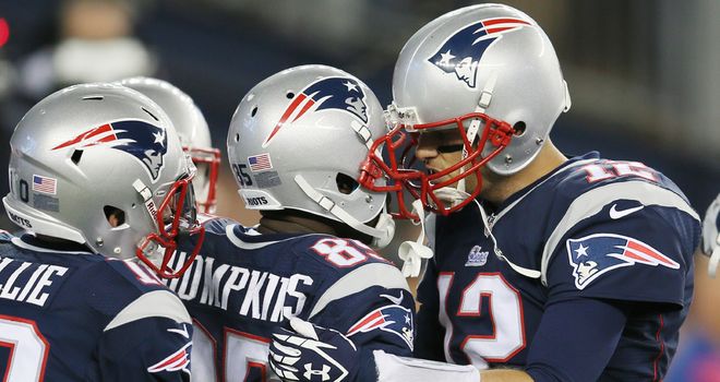 New England quarterback Tom Brady (right) celebrates with wide receiver Kenbrell Thompkins