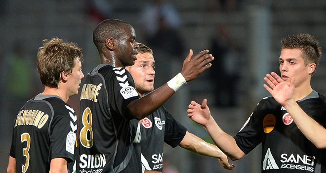 Reims' players celebrate after their away win