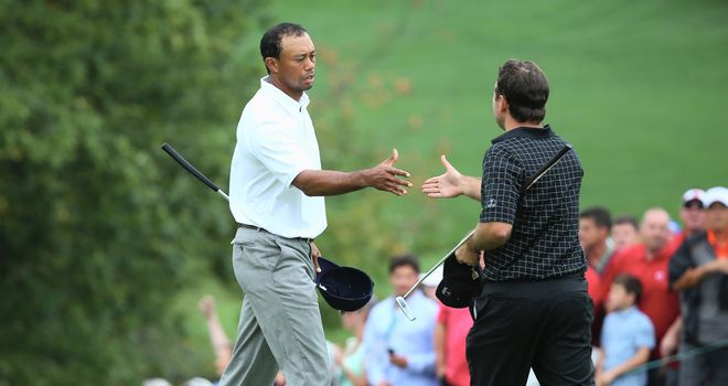 Tiger shakes hands with Richard Sterne after securing the winning point