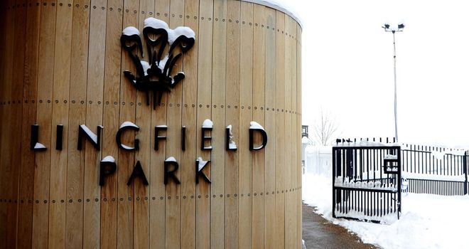 Lingfield Park: Fifth consecutive jumps meeting called off