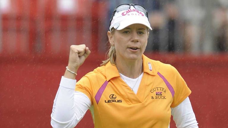 Annika Sorenstam celebrates winning her final tournament in 2008