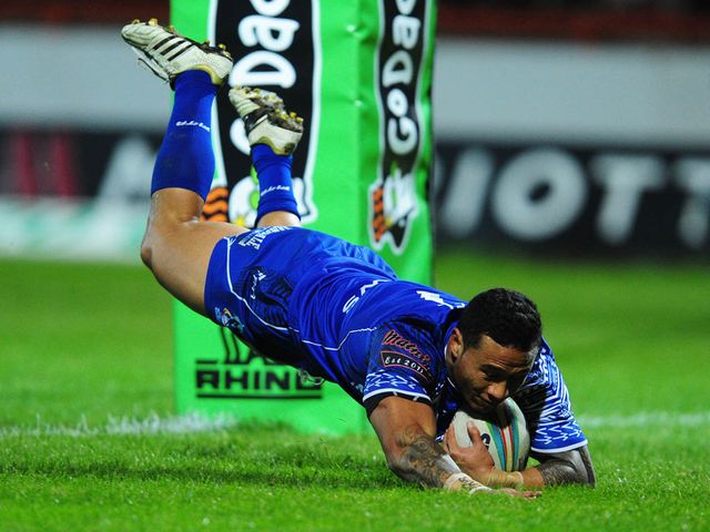 Ben Roberts goes in for a Samoa try