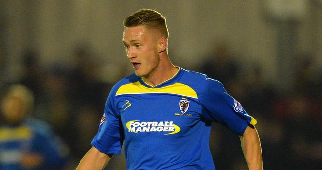 Michael Smith: Set for Robins debut