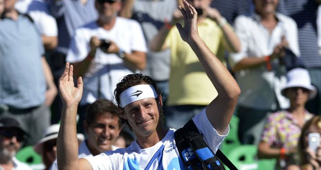 David Nalbandian: Waves goodbye to a crowd of almost 10,000 in Buenos Aires