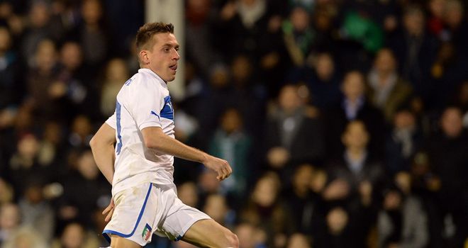 Emanuele Giaccherini: Slots home to make it 2-2