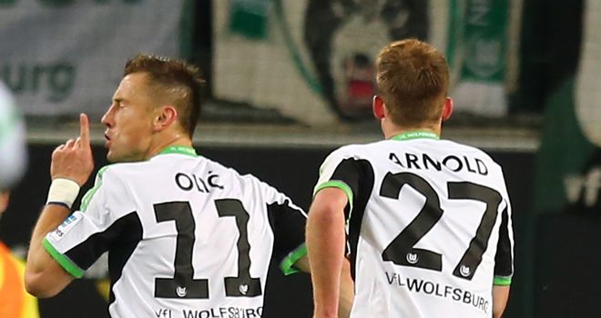 Ivica Olic: Celebrates his goal with Maximilian Arnold