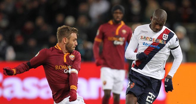 Victor Ibarbo avoids the challenge of Daniele De Rossi