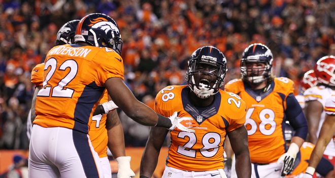 Montee Ball (28) celebrates scoring a second-quarter touchdown