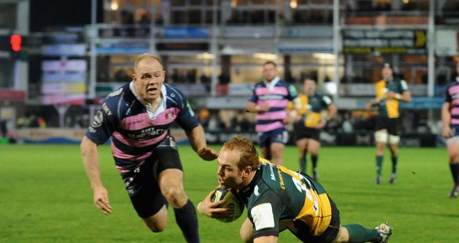 Alex Day scores for Saints as Mike Tindall of Gloucester looks