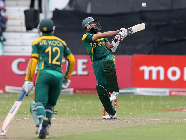 Quinton de Kock and Hashim Amla impressed for South Africa.