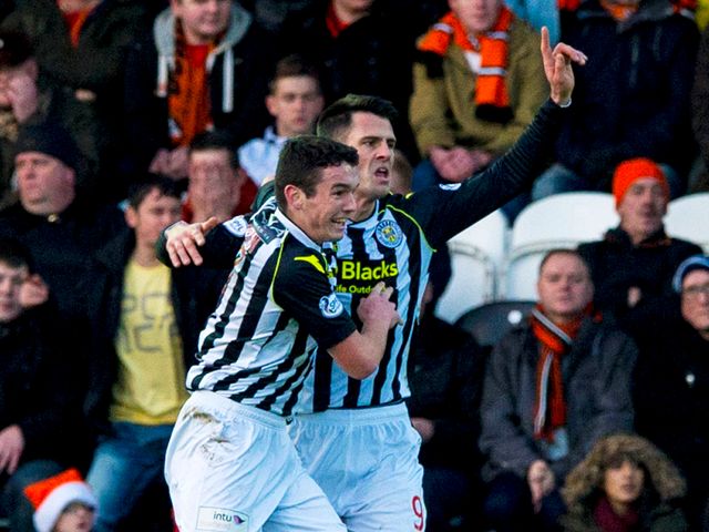 St Mirren's Steven Thompson (right) celebrates