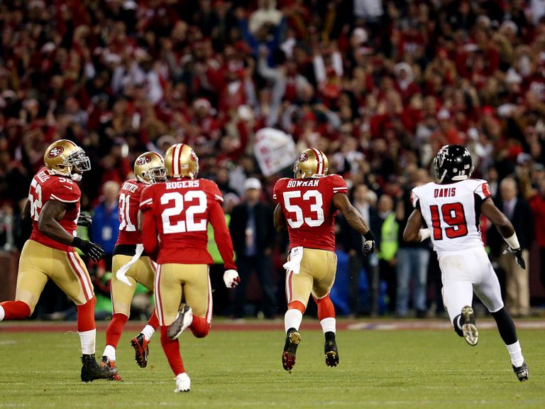 NaVorro Bowman (53) returns the interception for a TD